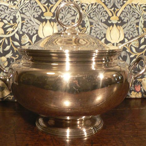 Tureen and ladle